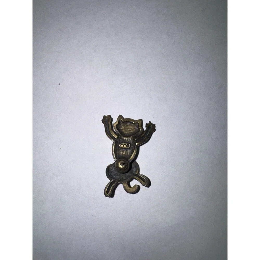 Unbranded gold tone